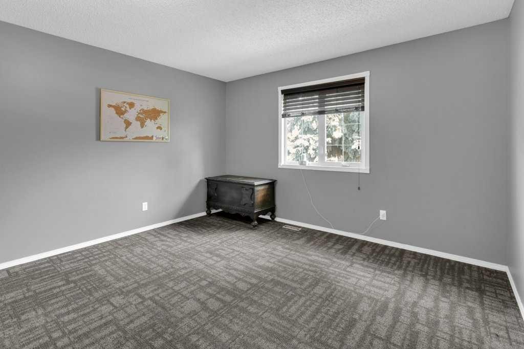 120 Alpine Crescent Se, Airdrie, AB - Indoor Photo Showing Other Room
