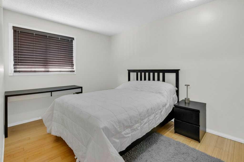 120 Alpine Crescent Se, Airdrie, AB - Indoor Photo Showing Bedroom