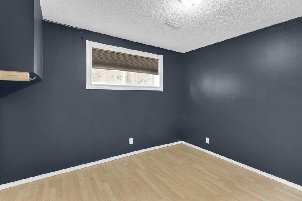120 Alpine Crescent Se, Airdrie, AB - Indoor Photo Showing Other Room