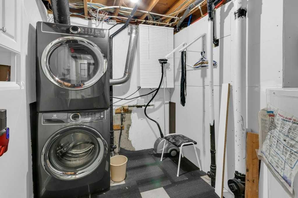 120 Alpine Crescent Se, Airdrie, AB - Indoor Photo Showing Laundry Room