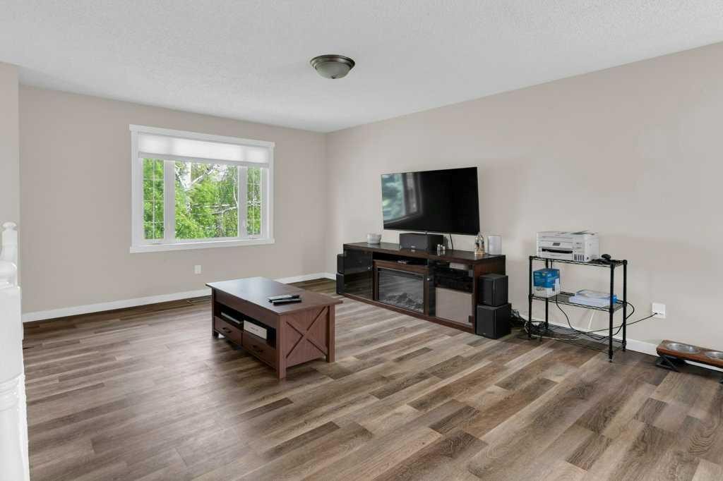 120 Alpine Crescent Se, Airdrie, AB - Indoor Photo Showing Living Room