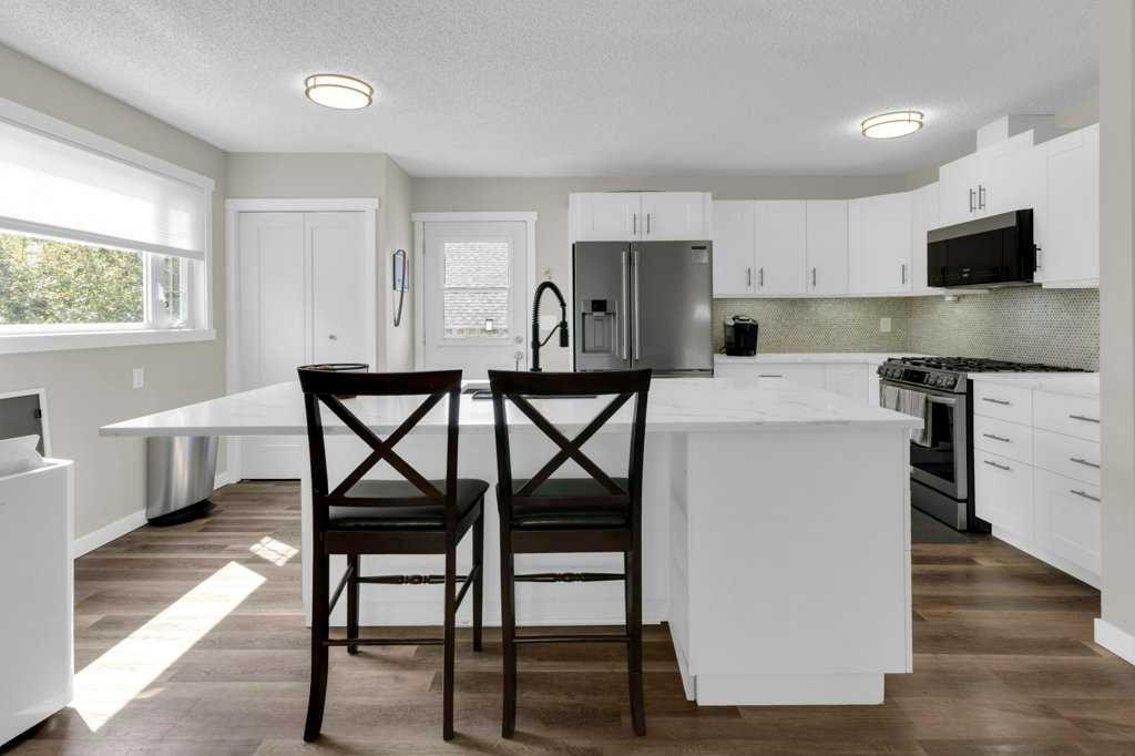 120 Alpine Crescent Se, Airdrie, AB - Indoor Photo Showing Kitchen With Upgraded Kitchen