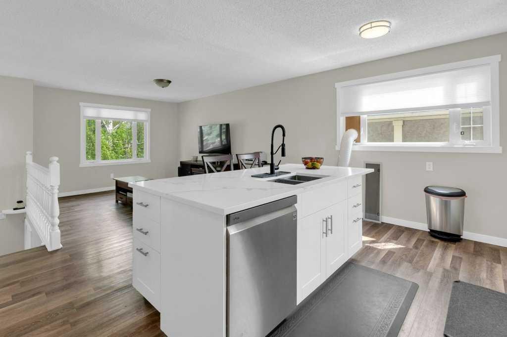 120 Alpine Crescent Se, Airdrie, AB - Indoor Photo Showing Kitchen With Double Sink