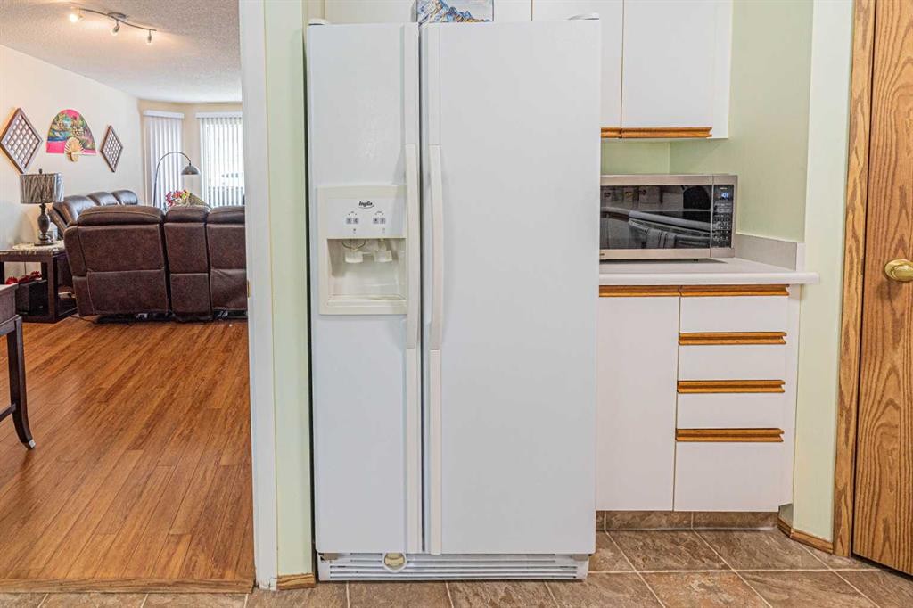 259 Carmel Close Ne, Calgary, AB - Indoor