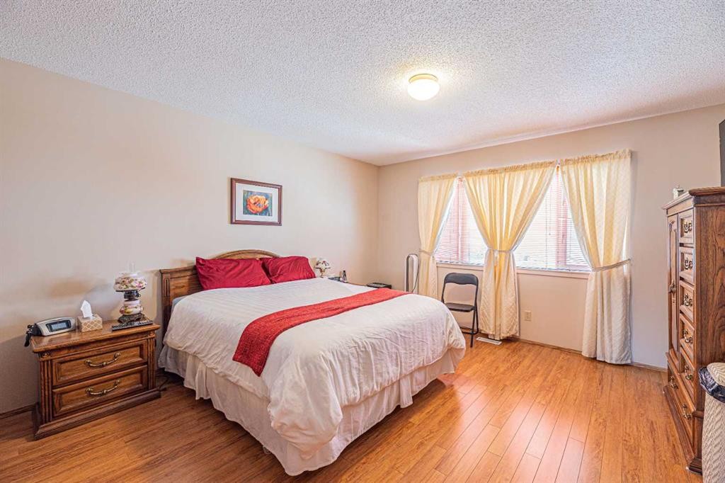 259 Carmel Close Ne, Calgary, AB - Indoor Photo Showing Bedroom