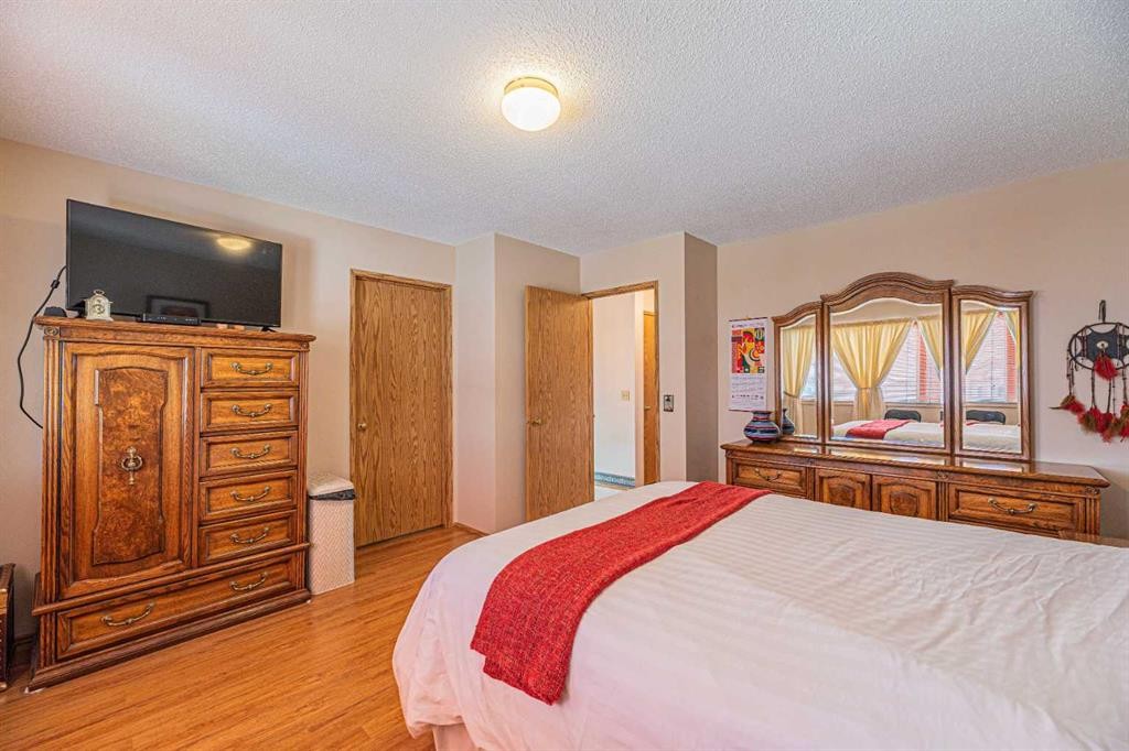 259 Carmel Close Ne, Calgary, AB - Indoor Photo Showing Bedroom