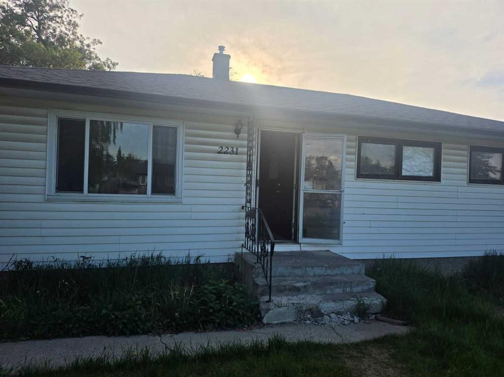 2231 40 Street Se, Calgary, AB - Outdoor