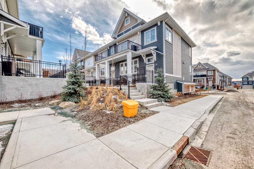 410 Cranbrook Walk Se, Calgary, AB - Outdoor