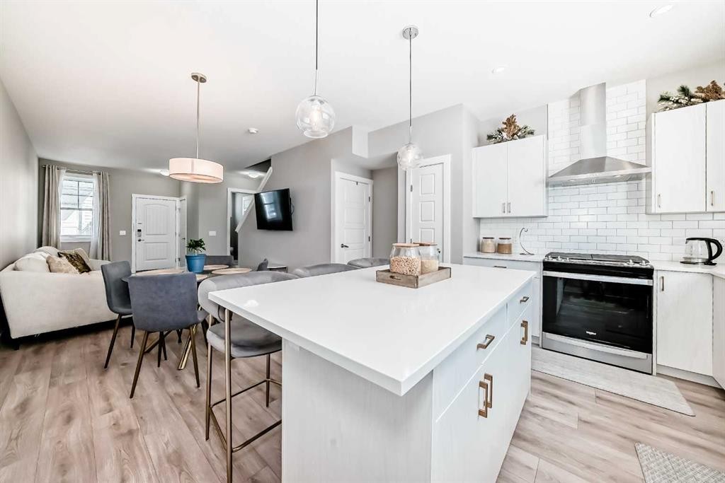 410 Cranbrook Walk Se, Calgary, AB - Indoor Photo Showing Kitchen With Upgraded Kitchen