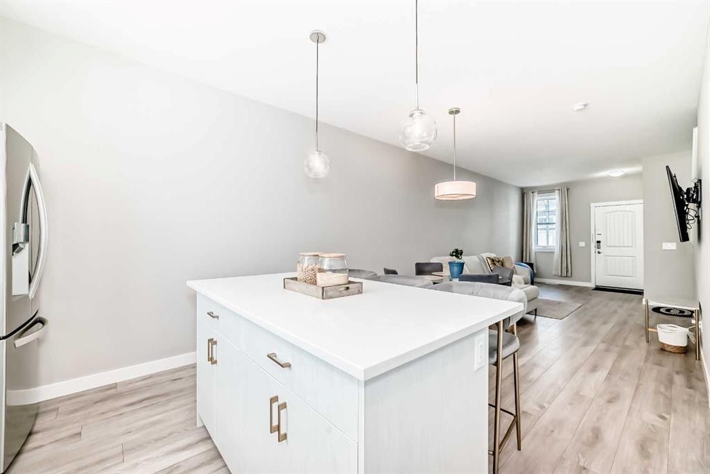 410 Cranbrook Walk Se, Calgary, AB - Indoor Photo Showing Kitchen