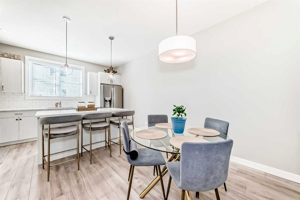 410 Cranbrook Walk Se, Calgary, AB - Indoor Photo Showing Dining Room
