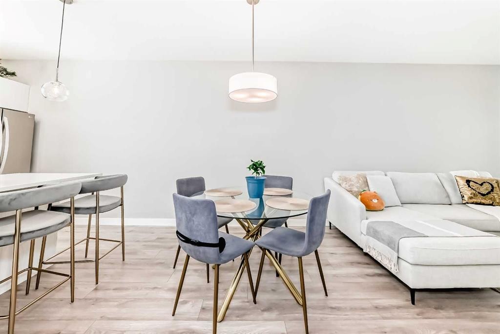 410 Cranbrook Walk Se, Calgary, AB - Indoor Photo Showing Dining Room