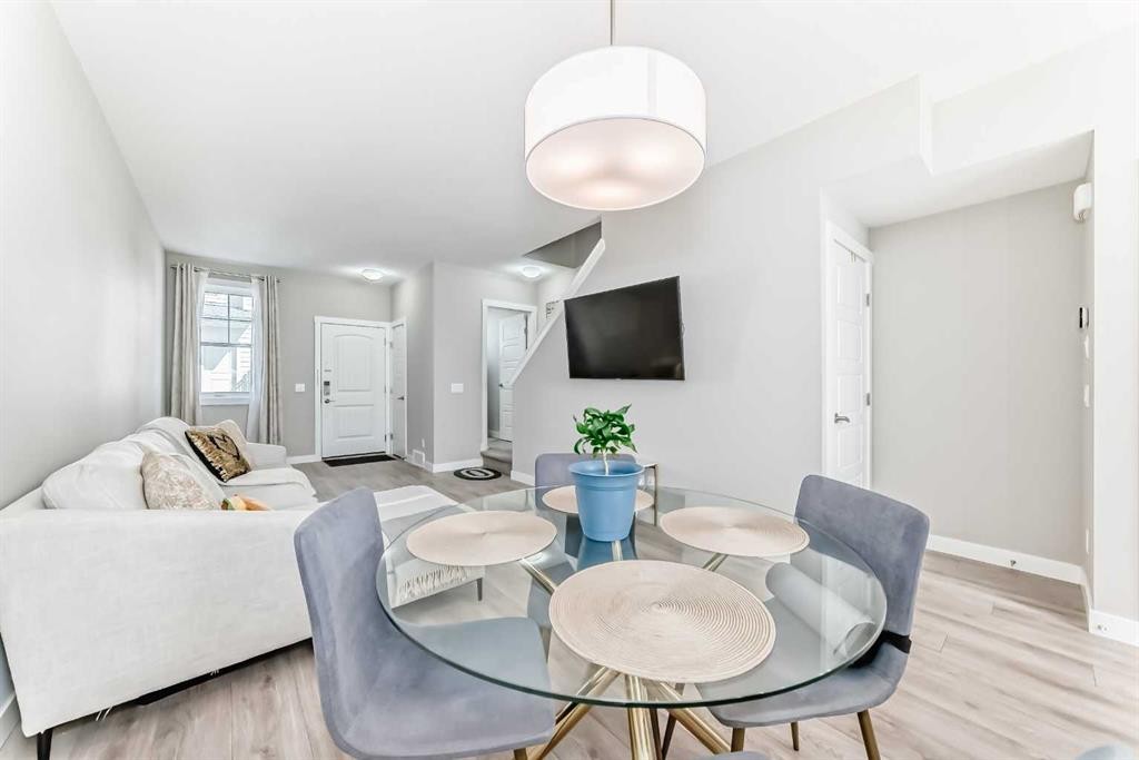 410 Cranbrook Walk Se, Calgary, AB - Indoor Photo Showing Dining Room