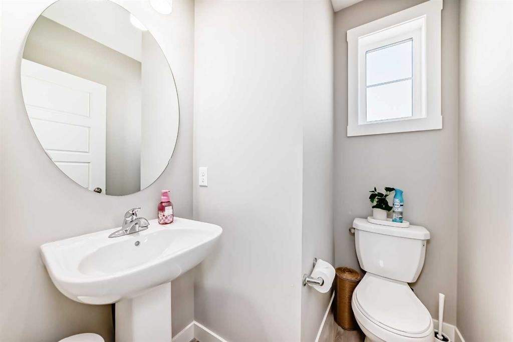 410 Cranbrook Walk Se, Calgary, AB - Indoor Photo Showing Bathroom