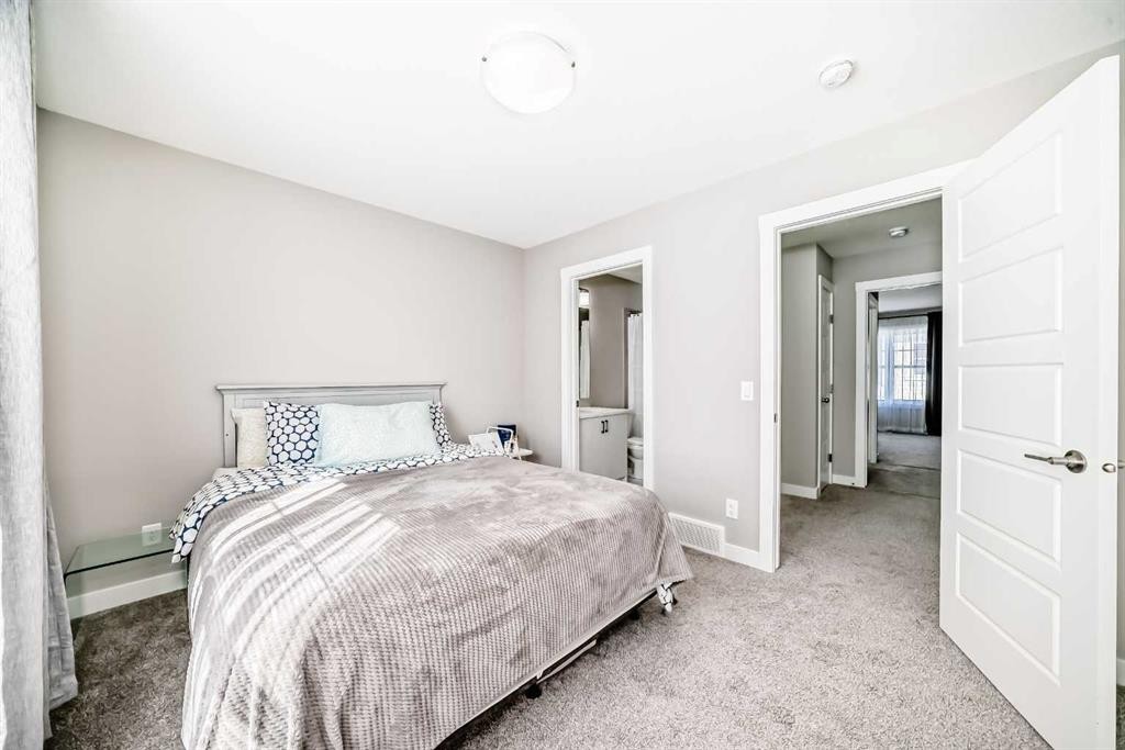 410 Cranbrook Walk Se, Calgary, AB - Indoor Photo Showing Bedroom