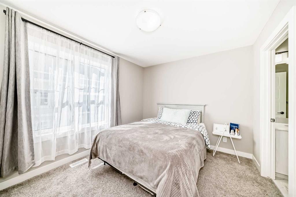 410 Cranbrook Walk Se, Calgary, AB - Indoor Photo Showing Bedroom