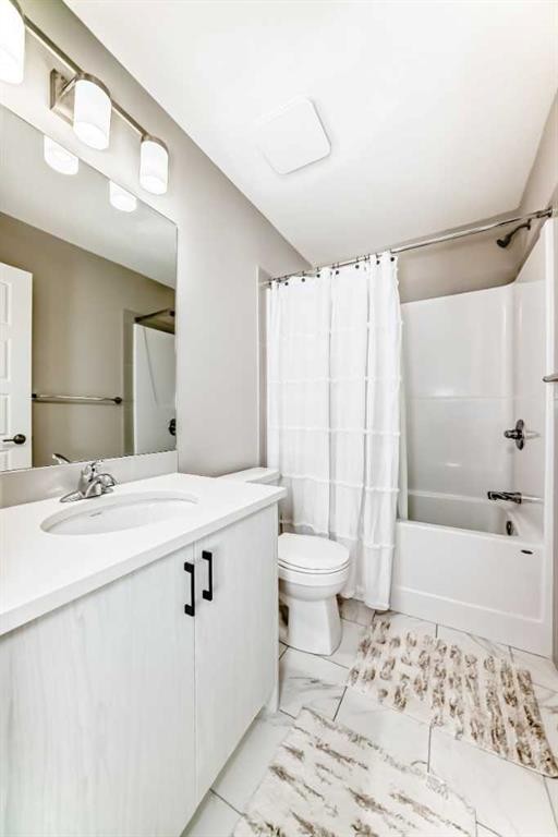 410 Cranbrook Walk Se, Calgary, AB - Indoor Photo Showing Bathroom