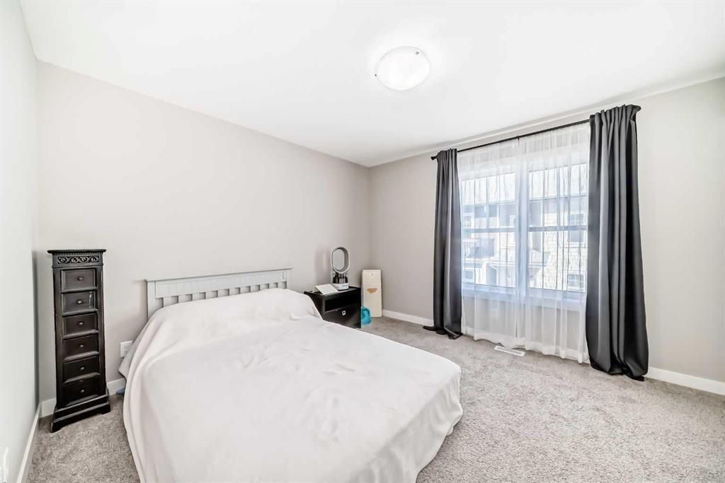 410 Cranbrook Walk Se, Calgary, AB - Indoor Photo Showing Bedroom