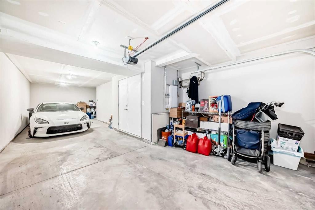 410 Cranbrook Walk Se, Calgary, AB - Indoor Photo Showing Garage