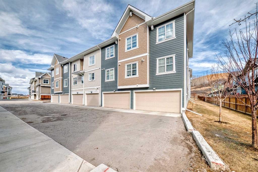 410 Cranbrook Walk Se, Calgary, AB - Outdoor With Facade