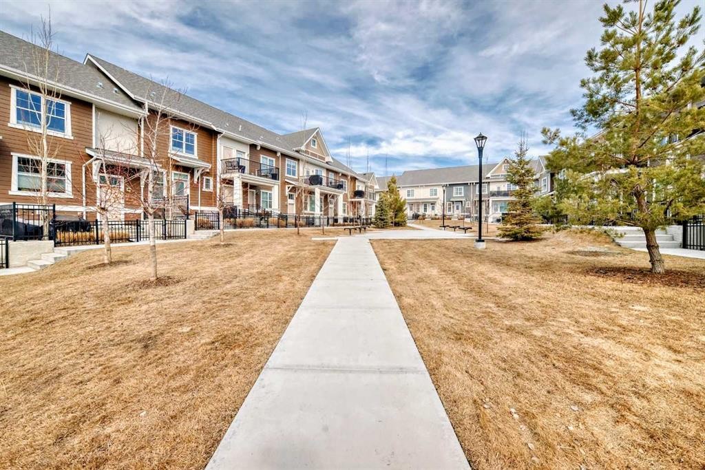 410 Cranbrook Walk Se, Calgary, AB - Outdoor