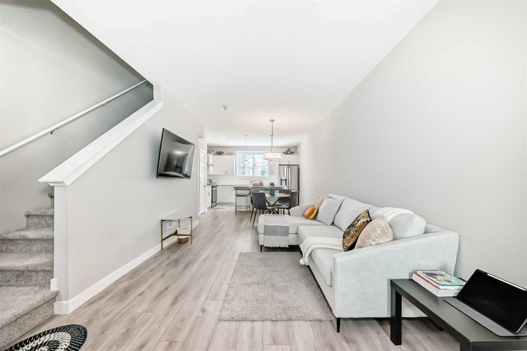 410 Cranbrook Walk Se, Calgary, AB - Indoor