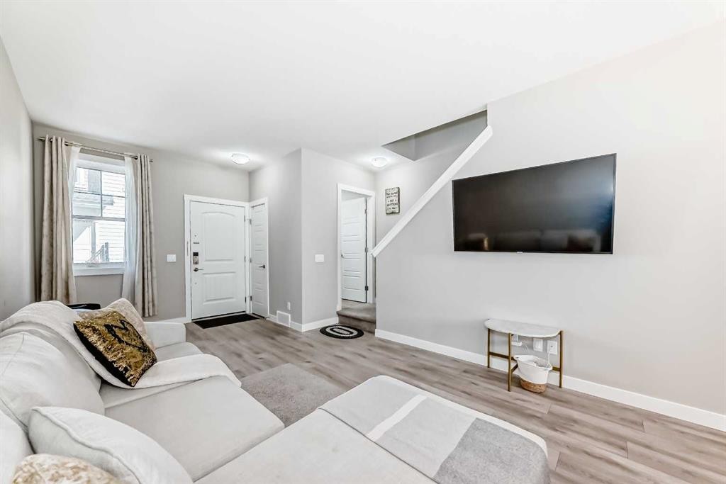 410 Cranbrook Walk Se, Calgary, AB - Indoor