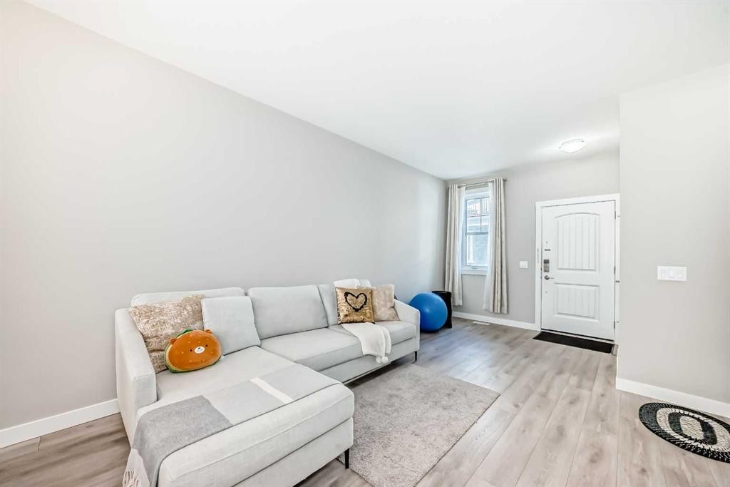 410 Cranbrook Walk Se, Calgary, AB - Indoor