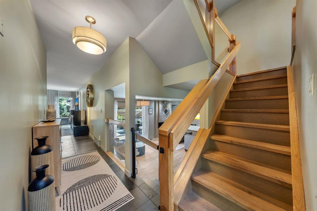 7 Deerwood Road Se, Calgary, AB - Indoor Photo Showing Other Room
