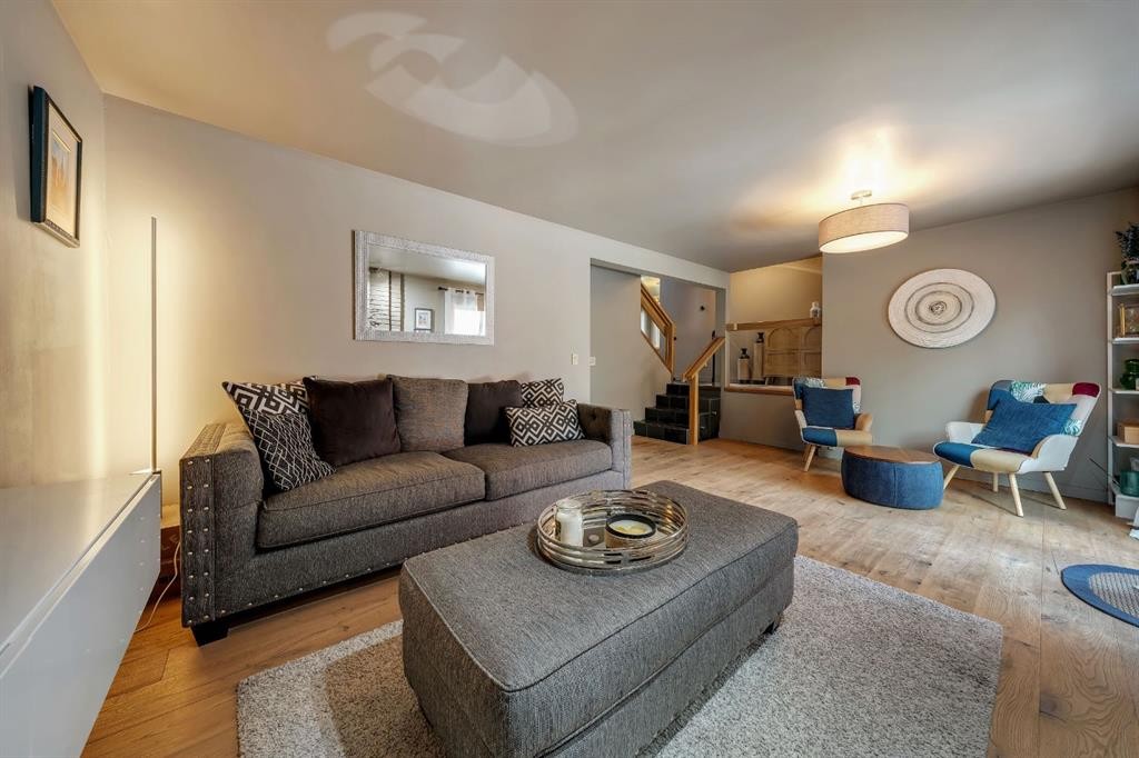7 Deerwood Road Se, Calgary, AB - Indoor Photo Showing Living Room