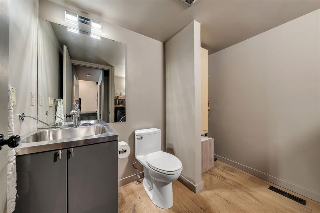 7 Deerwood Road Se, Calgary, AB - Indoor Photo Showing Bathroom