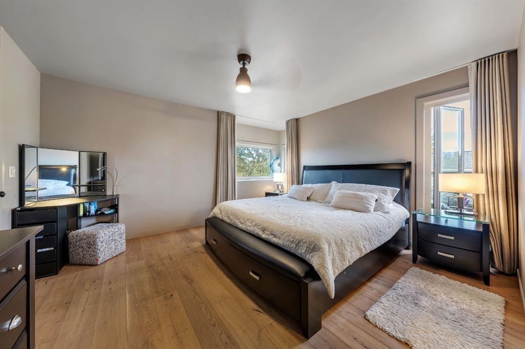 7 Deerwood Road Se, Calgary, AB - Indoor Photo Showing Bedroom
