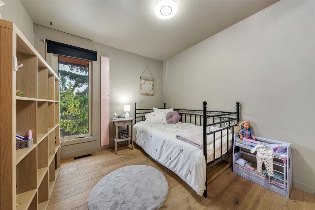 7 Deerwood Road Se, Calgary, AB - Indoor Photo Showing Bedroom