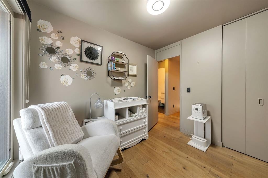7 Deerwood Road Se, Calgary, AB - Indoor Photo Showing Other Room