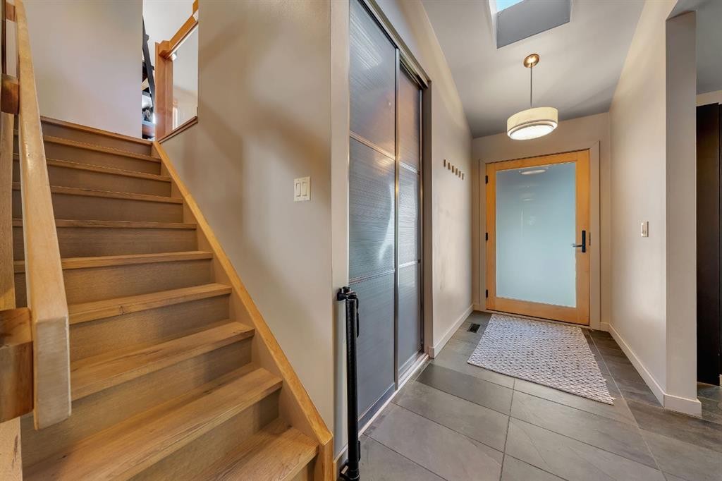 7 Deerwood Road Se, Calgary, AB - Indoor Photo Showing Other Room