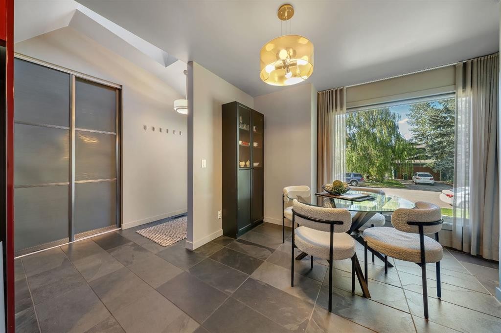 7 Deerwood Road Se, Calgary, AB - Indoor Photo Showing Dining Room