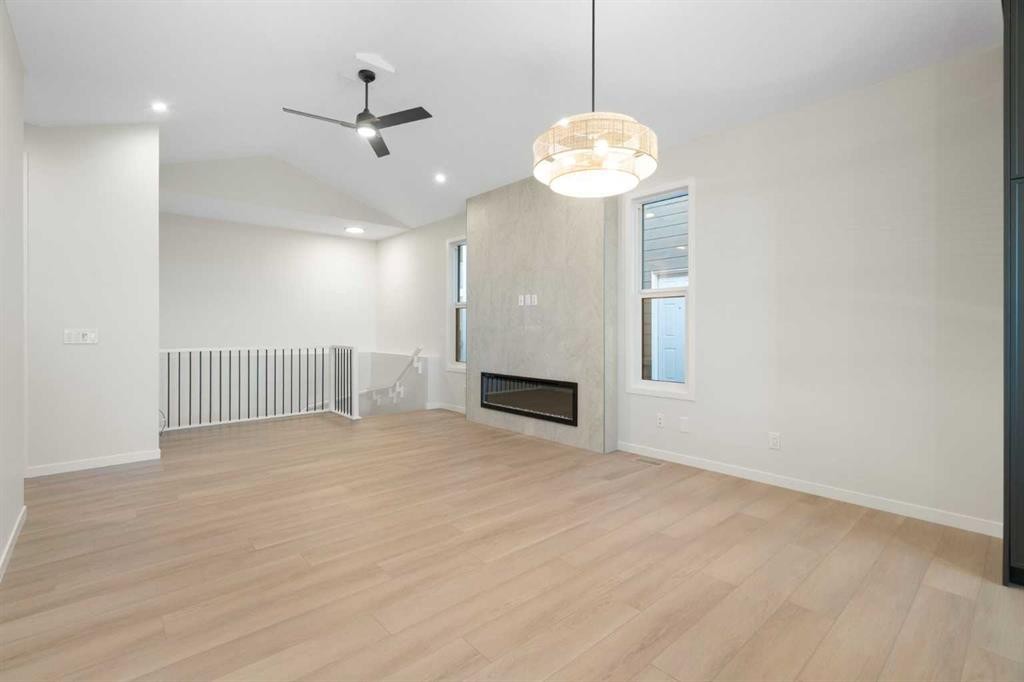 147 Marmot Grove Nw, Calgary, AB - Indoor Photo Showing Other Room