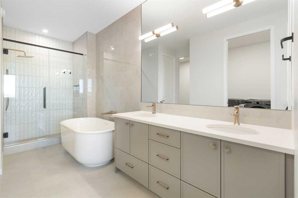 147 Marmot Grove Nw, Calgary, AB - Indoor Photo Showing Bathroom