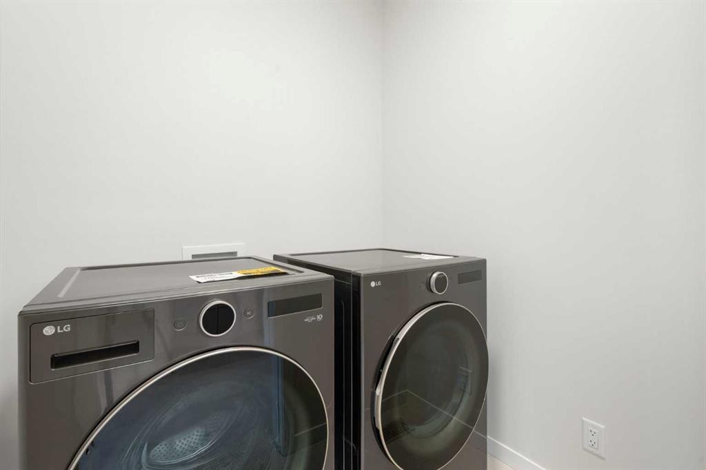 147 Marmot Grove Nw, Calgary, AB - Indoor Photo Showing Laundry Room