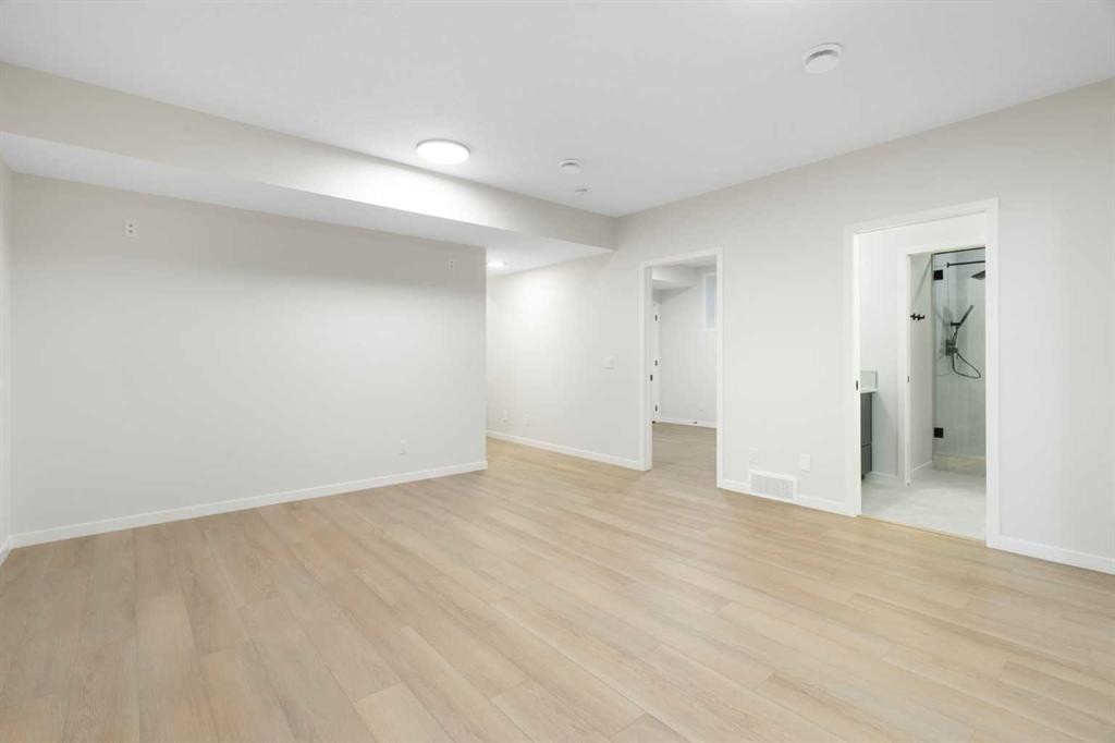 147 Marmot Grove Nw, Calgary, AB - Indoor Photo Showing Other Room