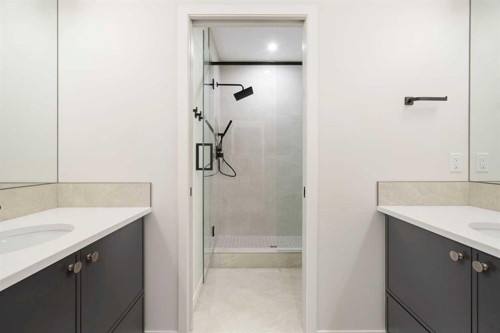 147 Marmot Grove Nw, Calgary, AB - Indoor Photo Showing Bathroom