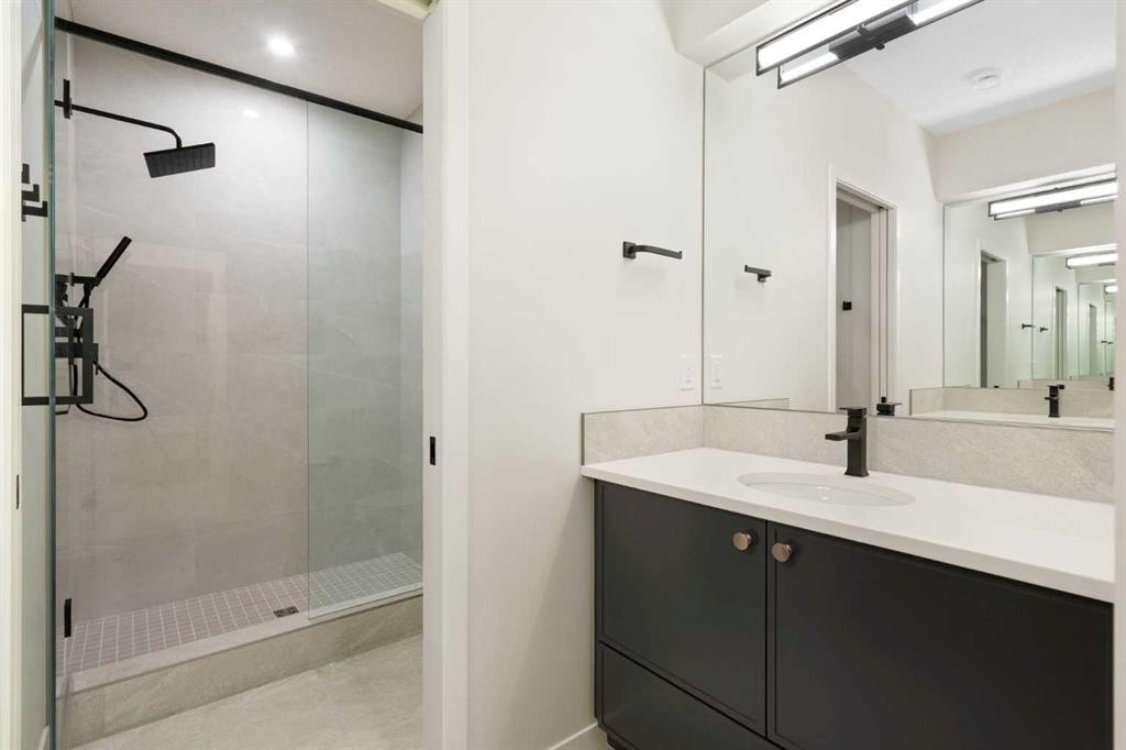 147 Marmot Grove Nw, Calgary, AB - Indoor Photo Showing Bathroom