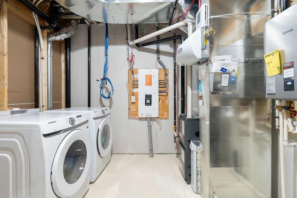 147 Marmot Grove Nw, Calgary, AB - Indoor Photo Showing Laundry Room