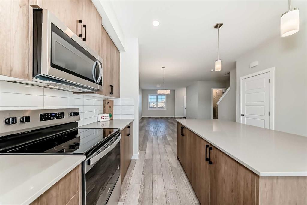 241 Bridgeport Gate, Chestermere, AB - Indoor Photo Showing Kitchen