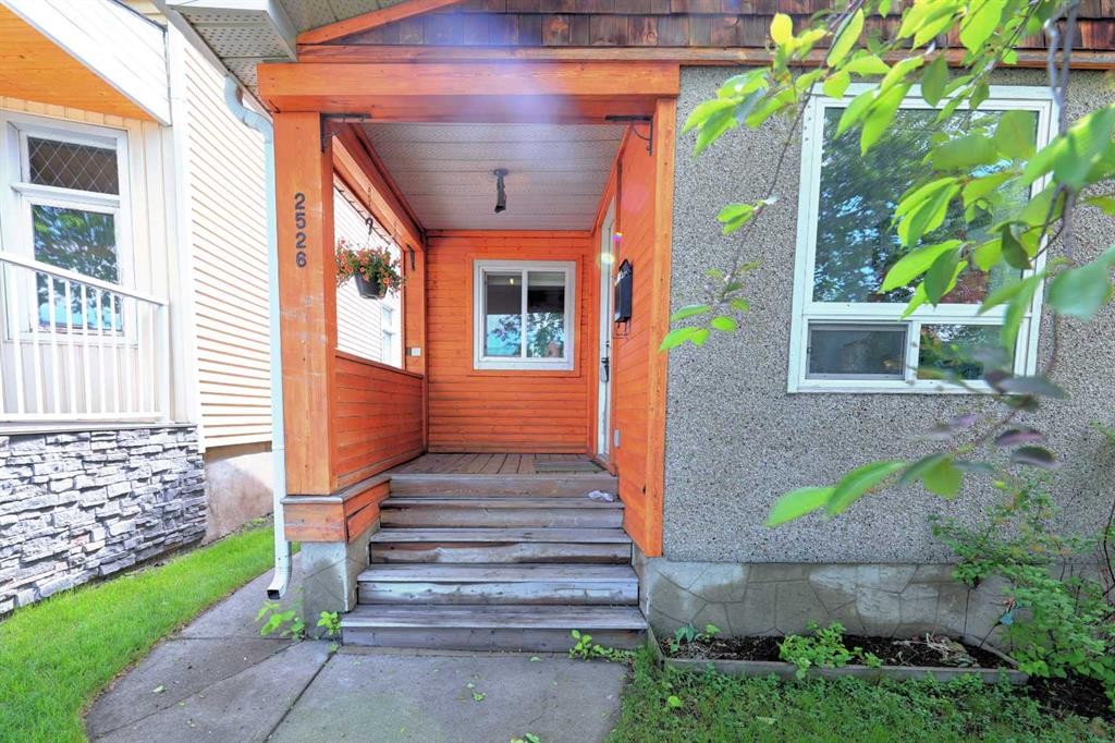 2526 16 Street Se, Calgary, AB