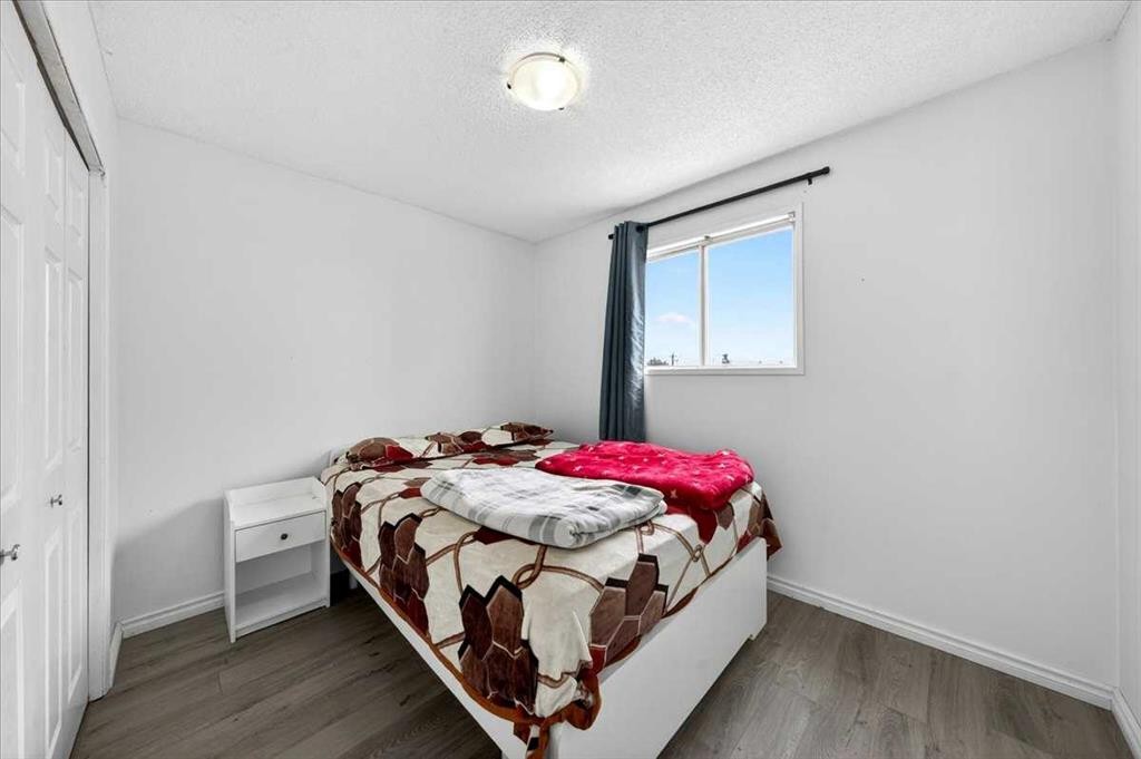 6979 Laguna Way Ne, Calgary, AB - Indoor Photo Showing Bedroom