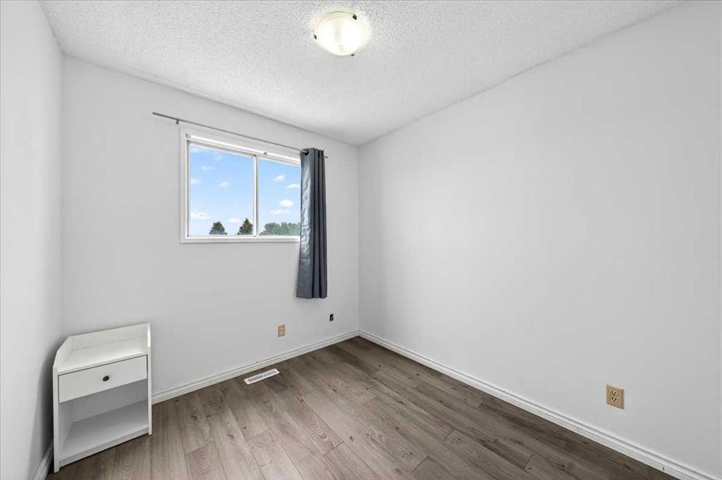 6979 Laguna Way Ne, Calgary, AB - Indoor Photo Showing Other Room