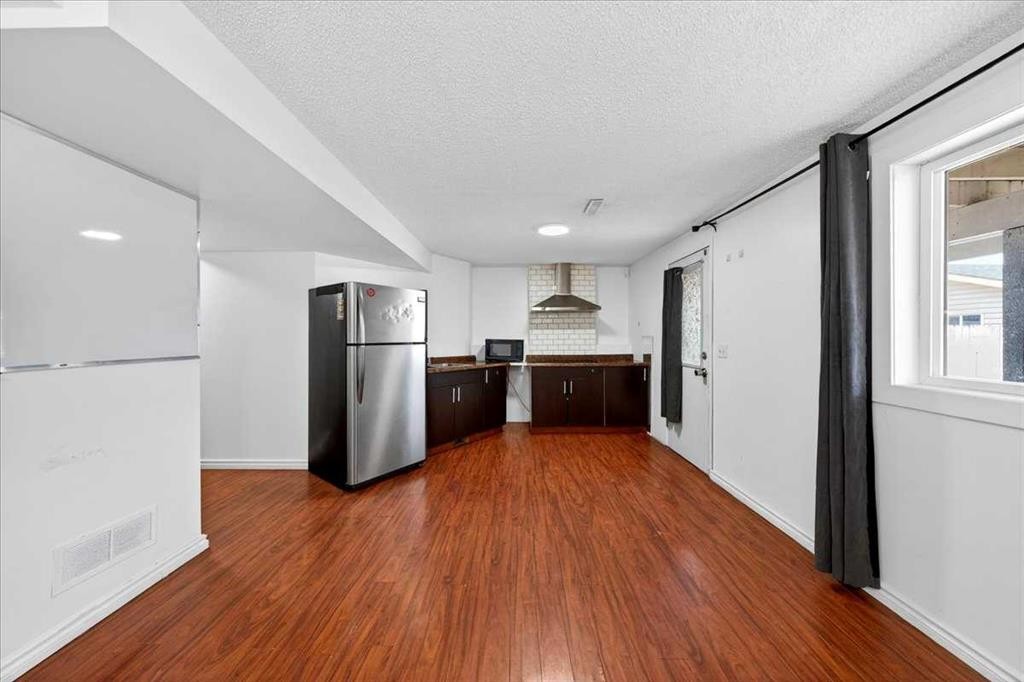 6979 Laguna Way Ne, Calgary, AB - Indoor