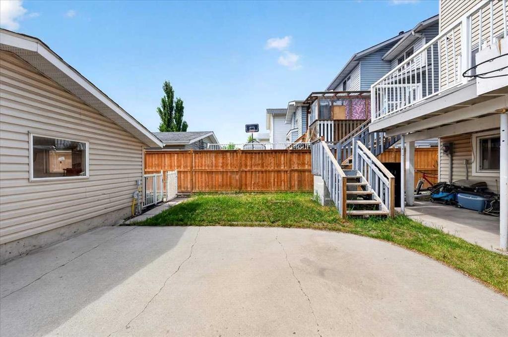 6979 Laguna Way Ne, Calgary, AB - Outdoor