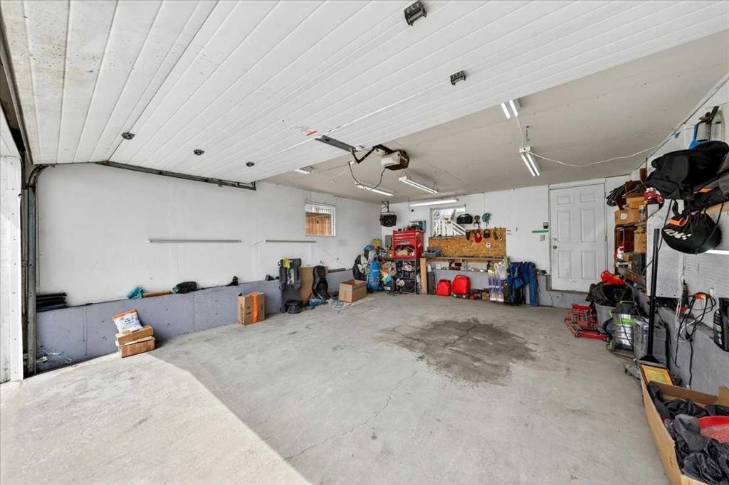 6979 Laguna Way Ne, Calgary, AB - Indoor Photo Showing Garage